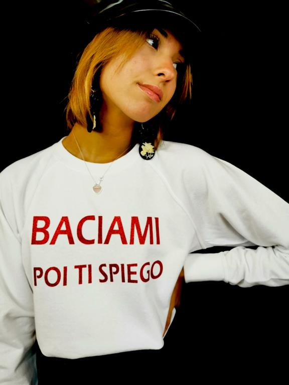 FELPA UNISEX "BACIAMI POI TI SPIEGO" - immagine 6