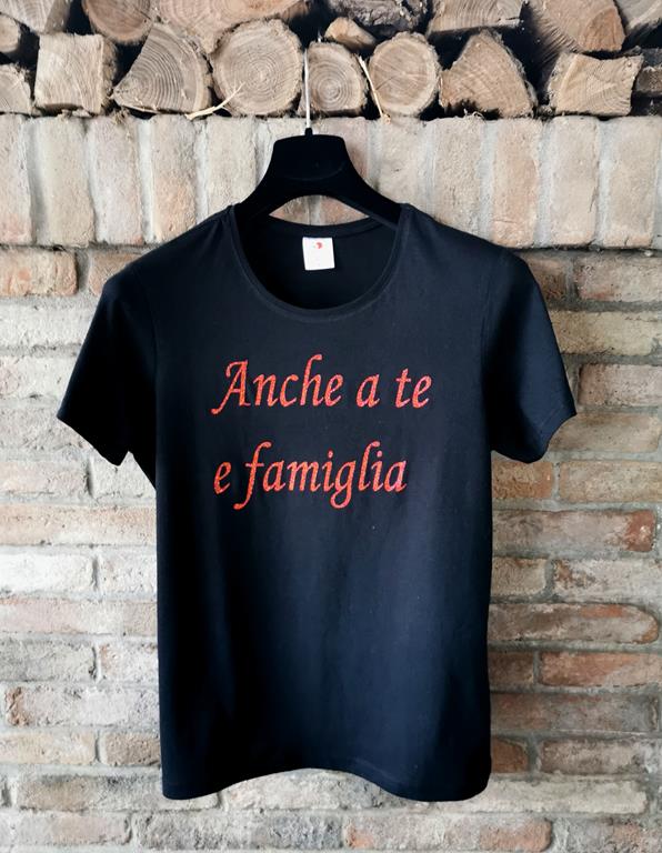 ANCHE A TE E FAMIGLIA Tshirt - immagine 2