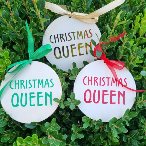 ADDOBBO NATALIZIO IN LEGNO "CHRISTMAS QUEEN" - immagine 4