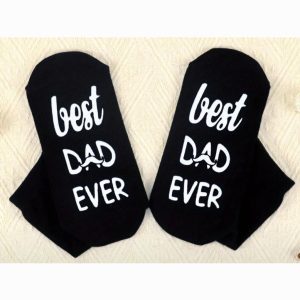Idee Regalo per la Festa del Papà: Magliette, Tazze, Calze, Portachiavi e Calamite Personalizzate Cerchi il regalo perfetto per la Festa del Papà? Sorprendi il tuo supereroe con un'idea unica e originale! Sul nostro sito trovi magliette divertenti, tazze personalizzate, calze ironiche, portachiavi speciali e calamite con frasi che lo faranno sorridere ogni giorno. Dai classici "Miglior Papà del Mondo" ai messaggi più ironici e affettuosi, ogni prodotto è pensato per rendere questa giornata speciale. Perfetti per padri di ogni età, i nostri regali combinano stile, qualità e tanto humor. 🎁 Regala un sorriso al tuo papà! Scopri ora la nostra collezione di idee regalo per la Festa del Papà e rendi questo giorno indimenticabile.