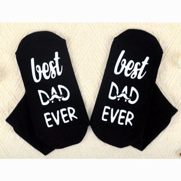 Idee Regalo per la Festa del Papà: Magliette, Tazze, Calze, Portachiavi e Calamite Personalizzate Cerchi il regalo perfetto per la Festa del Papà? Sorprendi il tuo supereroe con un'idea unica e originale! Sul nostro sito trovi magliette divertenti, tazze personalizzate, calze ironiche, portachiavi speciali e calamite con frasi che lo faranno sorridere ogni giorno. Dai classici "Miglior Papà del Mondo" ai messaggi più ironici e affettuosi, ogni prodotto è pensato per rendere questa giornata speciale. Perfetti per padri di ogni età, i nostri regali combinano stile, qualità e tanto humor. 🎁 Regala un sorriso al tuo papà! Scopri ora la nostra collezione di idee regalo per la Festa del Papà e rendi questo giorno indimenticabile.