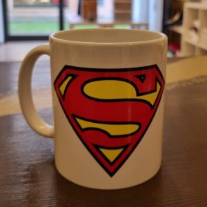 Idee Regalo per la Festa del Papà: Magliette, Tazze, Calze, Portachiavi e Calamite Personalizzate Cerchi il regalo perfetto per la Festa del Papà? Sorprendi il tuo supereroe con un'idea unica e originale! Sul nostro sito trovi magliette divertenti, tazze personalizzate, calze ironiche, portachiavi speciali e calamite con frasi che lo faranno sorridere ogni giorno. Dai classici "Miglior Papà del Mondo" ai messaggi più ironici e affettuosi, ogni prodotto è pensato per rendere questa giornata speciale. Perfetti per padri di ogni età, i nostri regali combinano stile, qualità e tanto humor. 🎁 Regala un sorriso al tuo papà! Scopri ora la nostra collezione di idee regalo per la Festa del Papà e rendi questo giorno indimenticabile.