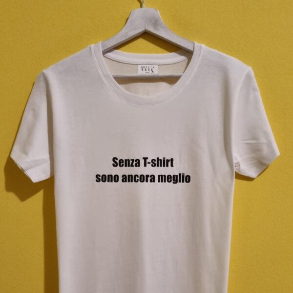 Magliette con frasi spiritose: l’idea regalo perfetta per ogni occasione! 🎁 Se cerchi un regalo che faccia ridere, emozionare e lasciare il segno, sei nel posto giusto! Le nostre magliette con frasi spiritose sono pensate per chi ama l'ironia, chi non si prende troppo sul serio e chi vuole portare un sorriso ovunque vada. 😍 Perfette come idee regalo originali per compleanni, anniversari, feste o semplicemente per sorprendere chi ami con un pensiero unico, le nostre t-shirt sono realizzate con materiali di alta qualità e stampate con cura artigianale. 🎨👕