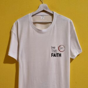 Magliette LIVE THE FAITH – indossa la tua fede Abbiamo creato una nuova categoria dedicata alle magliette LIVE THE FAITH, realizzate in collaborazione con il profilo Instagram @live_the_faith_ , un progetto che ha come obiettivo quello di diffondere la parola di Dio con messaggi positivi, di speranza e di fede. Le nostre t-shirt personalizzate con la scritta LIVE THE FAITH sono pensate per chi desidera indossare la propria spiritualità ogni giorno, trasformando un semplice capo di abbigliamento in un messaggio di vita. Sono magliette uniche, create con materiali di qualità e curate in ogni dettaglio, ideali come idea regalo cristiana, per un’occasione speciale o semplicemente per esprimere la propria fede con stile. Con questo progetto non vogliamo fermarci solo alla moda: stiamo cercando associazioni e realtà solidali a cui devolvere parte del ricavato dalla vendita delle magliette LIVE THE FAITH. Il nostro obiettivo è trasformare ogni acquisto in un gesto concreto di amore e condivisione. 👉 Scopri la nuova collezione LIVE THE FAITH: scegli la tua maglietta e porta con te un messaggio di luce e speranza.
