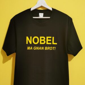 Le nostre magliette in dialetto reggiano sono molto più di un capo d’abbigliamento: sono un modo originale e ironico per raccontare le proprie origini 👕. Ogni t-shirt nasce dall’amore per Reggio Emilia e riporta frasi divertenti, proverbi e modi di dire tipici della tradizione locale, trasformando il dialetto in uno stile unico e riconoscibile. Realizzate in morbido cotone e stampate artigianalmente, le magliette personalizzate sono perfette per il tempo libero, per eventi e come idea regalo originale per chi ama la propria terra o vive lontano ma vuole portarla sempre con sé ❤️. Scegli tra tante scritte ironiche e autentiche, ideali per esprimere personalità, appartenenza e voglia di sorridere. Con le nostre t-shirt in dialetto reggiano indossi la tradizione con leggerezza e trasformi ogni frase in un messaggio divertente e significativo 😄.