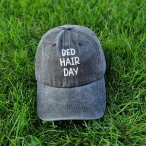 Scopri la collezione di cappellini personalizzati firmati Doppia Esse T-Shirt: accessori unici, originali e pieni di personalità, perfetti per completare ogni outfit con un tocco ironico e distintivo. Dai cappellini con frasi divertenti a quelli personalizzabili con nomi, parole o messaggi speciali, ogni modello è pensato per esprimere chi sei davvero. Ideali come idea regalo originale per compleanni, eventi o occasioni speciali, i nostri cappellini uniscono stile, qualità e creatività. Realizzati con materiali confortevoli e resistenti, sono perfetti per il tempo libero, i viaggi o le giornate all’aria aperta. Scegli il tuo cappellino personalizzato e rendi unico il tuo look con una frase che parla di te. Perché a volte basta una parola in testa… per dire tutto.